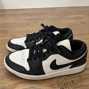 Nike Jordan Air Low Women’s US 8.5 Black and White Sneakers